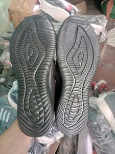 NEW NO USED SPORTS SHOES FOR MEN.