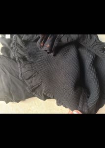 Black Leggings with Ruffled Detail