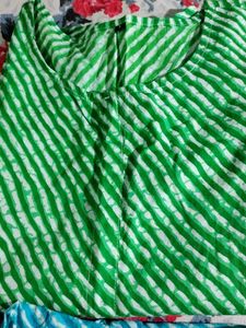 2 Kurtas....