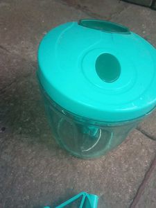 Manual Food Chopper also provides whisking