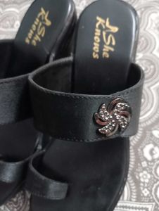 Stylish Black Flat Sandals