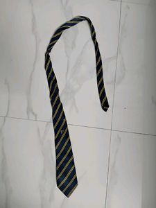 Striped Tie &amp; Black Cap Set