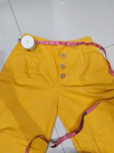 A casual yellow pant💛💛💛