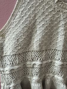 H&amp;M Knit Ruffle Crop Top