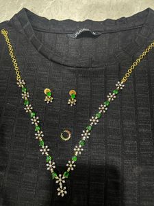 Stunning Green &amp; Diamond Necklace Set