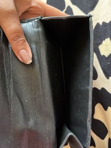 Chic Black Croc-Embossed Handbag