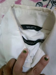 White Full Sleeves Shirt For Men In L Size