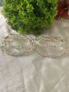 Charming pink mint Set of 4 Bangles
