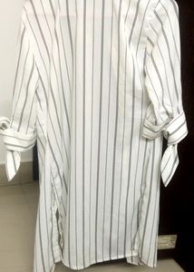 Long Shirt Or Outer White With Black Strip