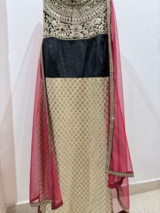 Elegant Embroidered suit &amp; net duppata Set