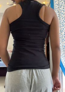 BLACK TANK TOP