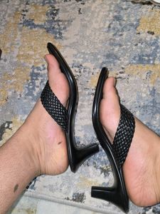 BATA BLACK FLAT HEEL SANDLES