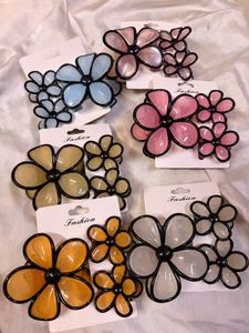 Flower Hair Claw Clips Set of two cards