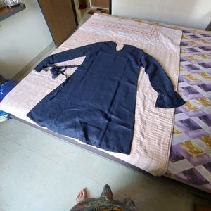 Elegant Navy Kurta with Floral Embroidery