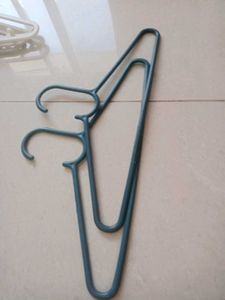 Set of 5 Durable Plastic Hangers