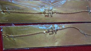 Golden Swastik Bracelet✨️✨️