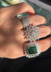 Stunning Emerald & Diamond Ring