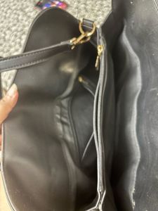 Stylish Black Tote Handbag accesorize