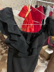 Elegant Black Off-Shoulder Ruffle Dress🦋🎀