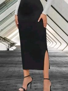 Elegant Black Midi pencil Skirt with Side Slit