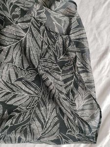 Chic Leaf Print Top