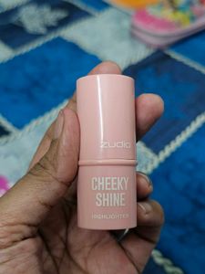 Zudio Cheeky Shine Highlighter Stick
