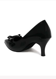 Chic Black Patent Bow Pumps