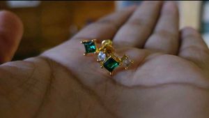 Elegant Emerald &amp; Crystal Stud Earrings