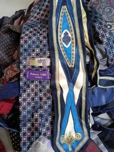 Tie (lot of 100+)