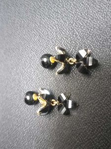 Elegant Black &amp; Gold glass Flower Earrings