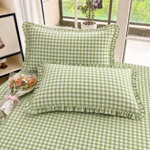 Gingham print bedsheet & pillow cover
