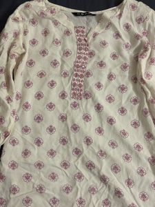 🪷Women's Cream Kurta with Pink Floral Print