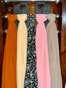 Set of 14 scarfs @99😍