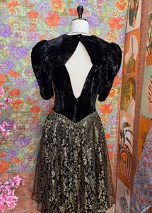 Elegant Black Velvet bridgeton vintage Dress