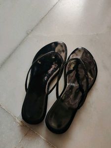 Sequence Black Flip-Flops