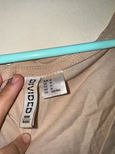 H&amp;M Beige V-Neck Cropped T-Shirt