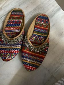 Ethnic Embroidered Juttis