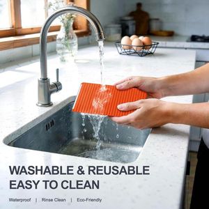 Flexible and foldable silicon holder