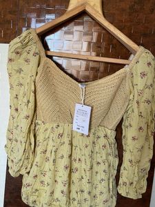 Crochet Floral Puff Sleeve Top