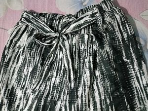 Stylish Printed Wide-Leg Pants