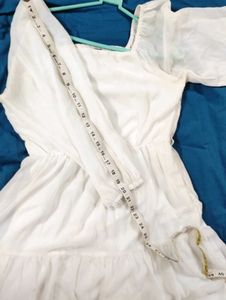 *Price drop* M White Tiered Maxi Dress