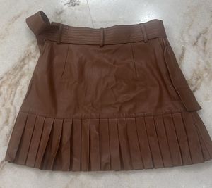 Brown pleated skirt