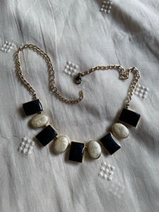 Elegant statement necklace