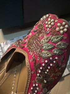 Embellished Pink Juttis