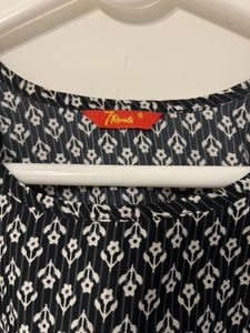 Black &amp; White Patterned Flutter Sleeve Top