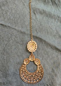 Elegant Gold Maang Tikka