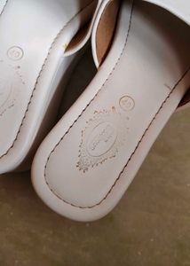 SHOETOPIA white platform heels