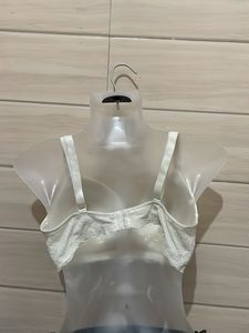 40C GINA Benotti White Lace Trim Bra