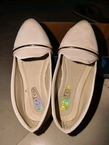 Elegant Cream Flat Shoes
