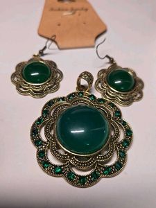 Elegant Green Gemstone Jewelry Set